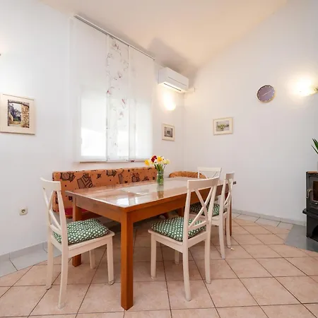 With Parking Space - 24105 Apartamento Zadar