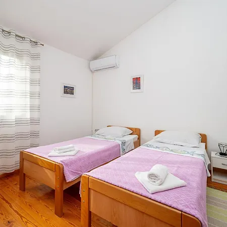 With Parking Space - 24105 Apartamento Zadar